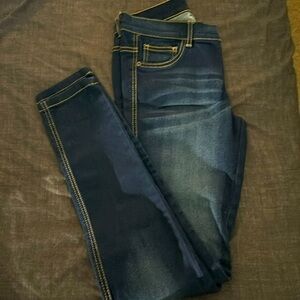 Legging pants, 68% Cotton, 30% Polyester, 2% Spandex.